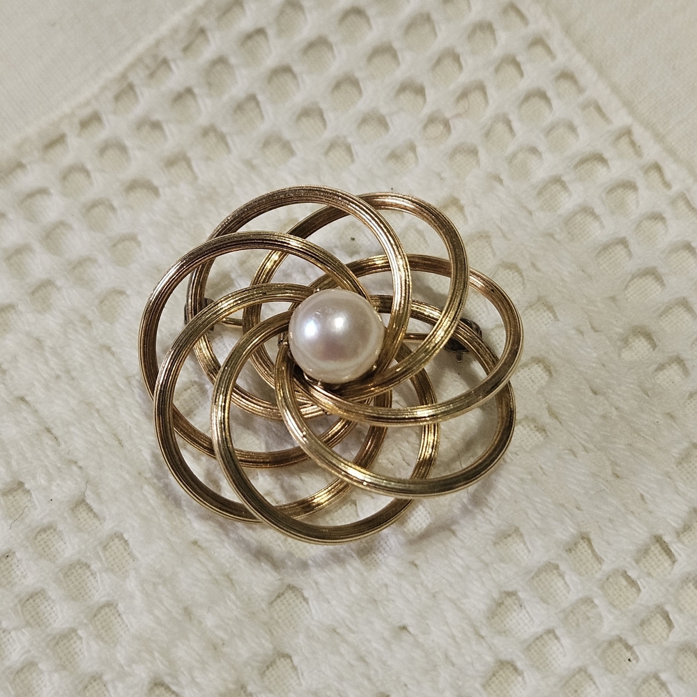 Anson 1/20 12K GF Spiral Atomic Circles Wreath Brooch with Pearl Center